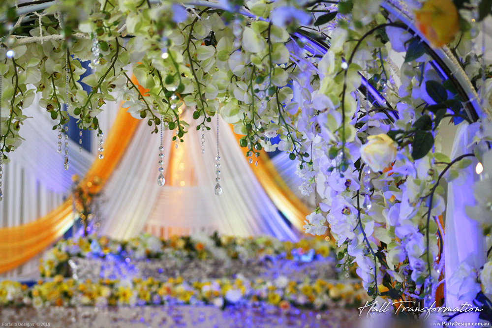 Photo 21. &nbsp;<b>Chandeliers</b>