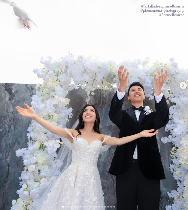 Photo 1. &nbsp;<b>White Cherry Blossom Arch</b>