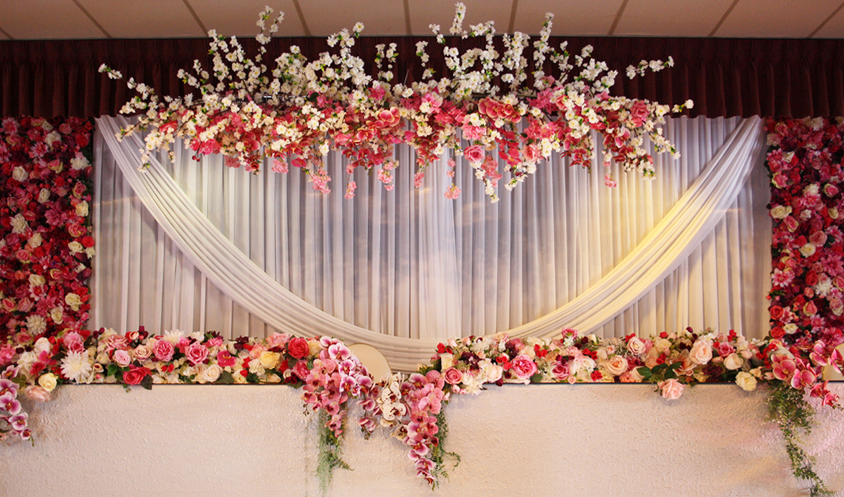 Photo 2.  <b>Bridal Table and Chandelier</b>