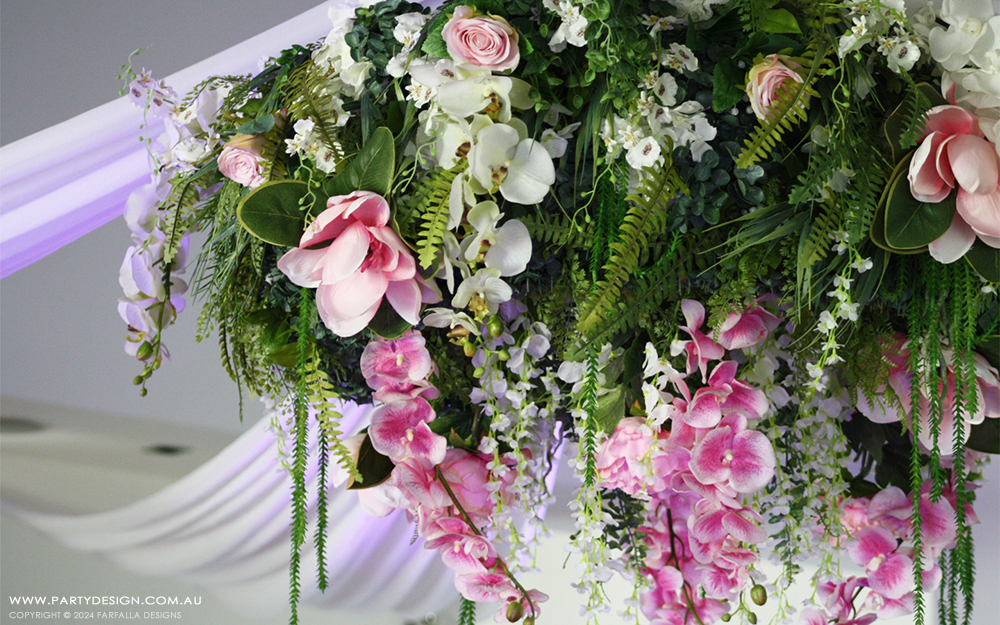 Photo 9. &nbsp;<b>Chandeliers</b>