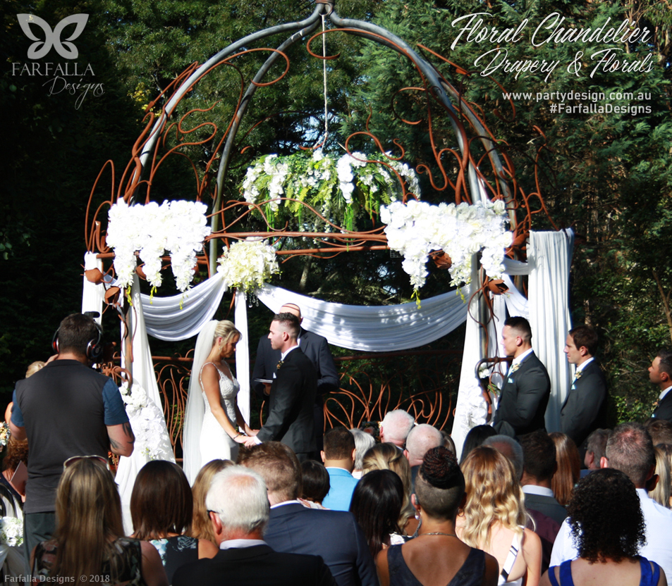 Photo 26. &nbsp;<b>Chandeliers</b>