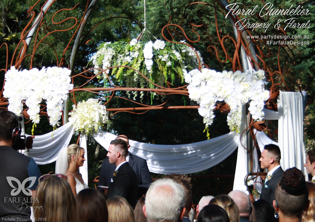 Photo 25. &nbsp;<b>Chandeliers</b>