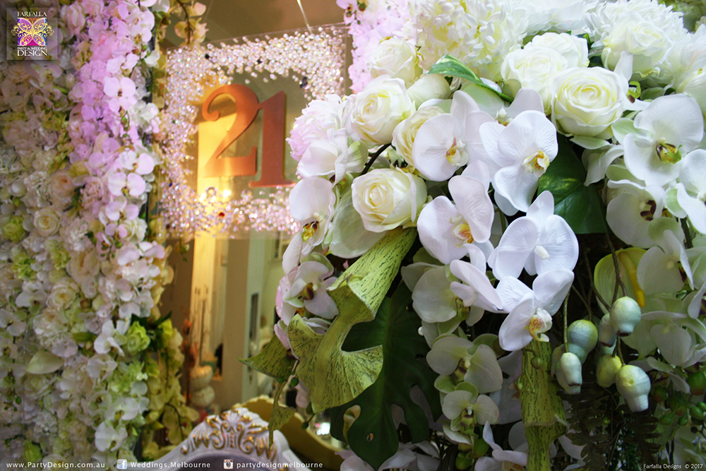 Photo 19.  <b>Flower Wall with Mirror Panel</b>